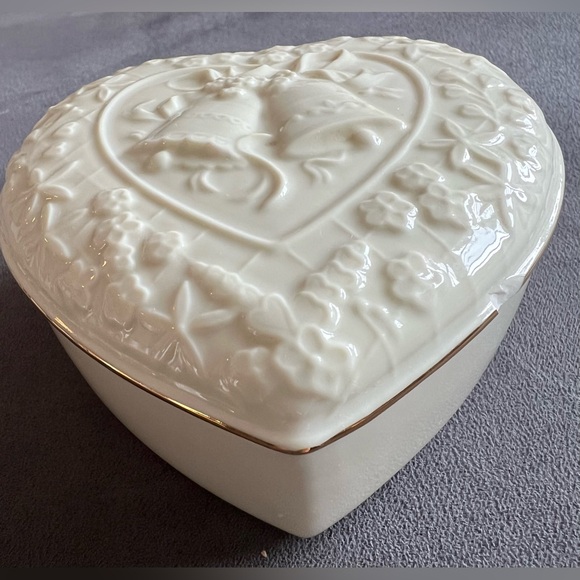 Lenox Heart Shaped Box and Cover by Lenox, Wedding Promises Collection. Vintage - Picture 3 of 6